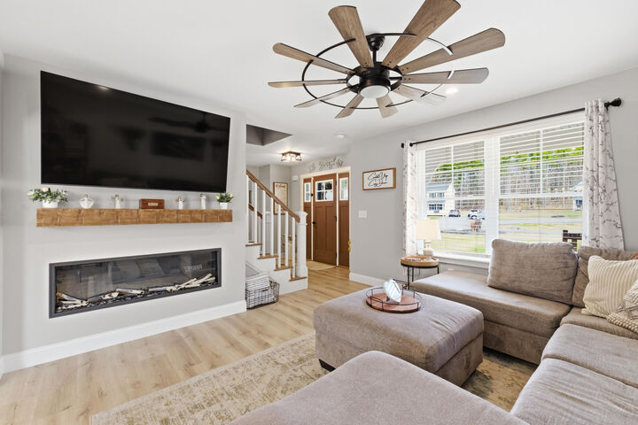 Property Photo:  71 Westhaven Lane  ME 04090 