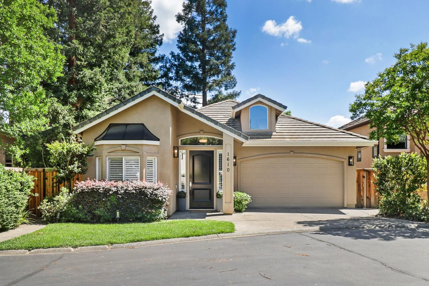 Property Photo:  1610 Arden Bluffs Lane  CA 95608 