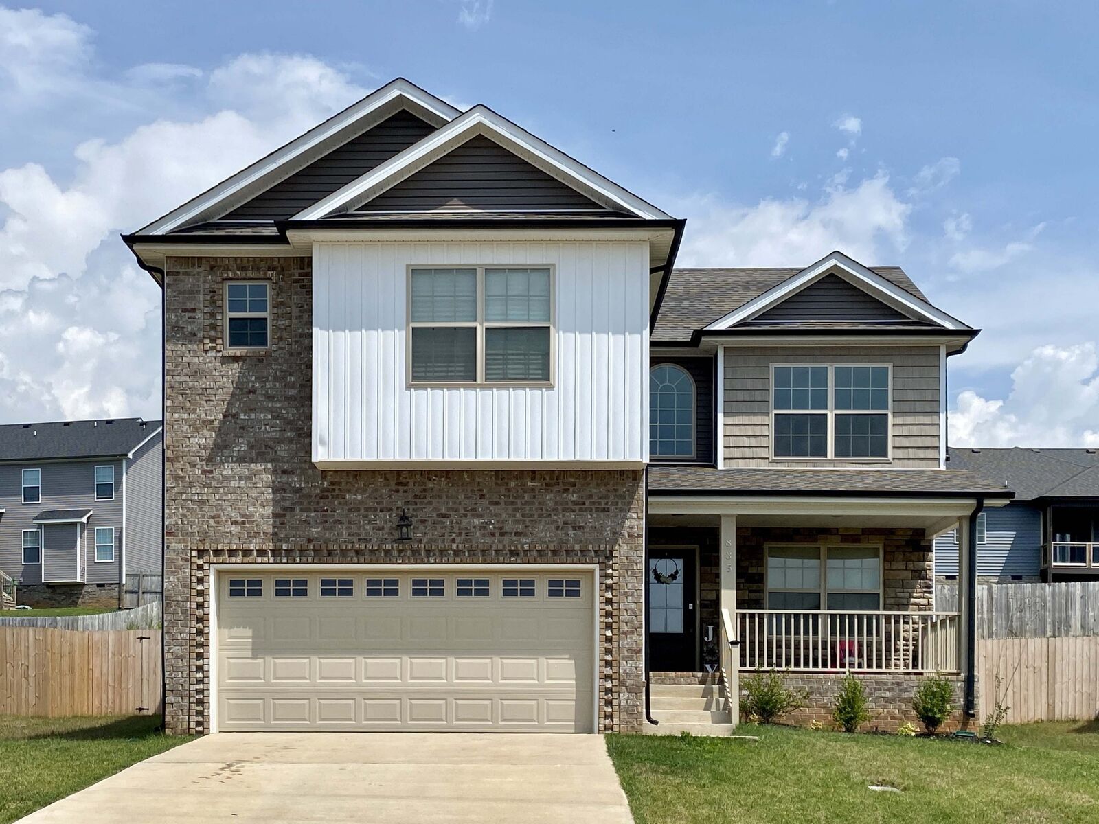 Property Photo:  835 Crestone Ln  TN 37042 