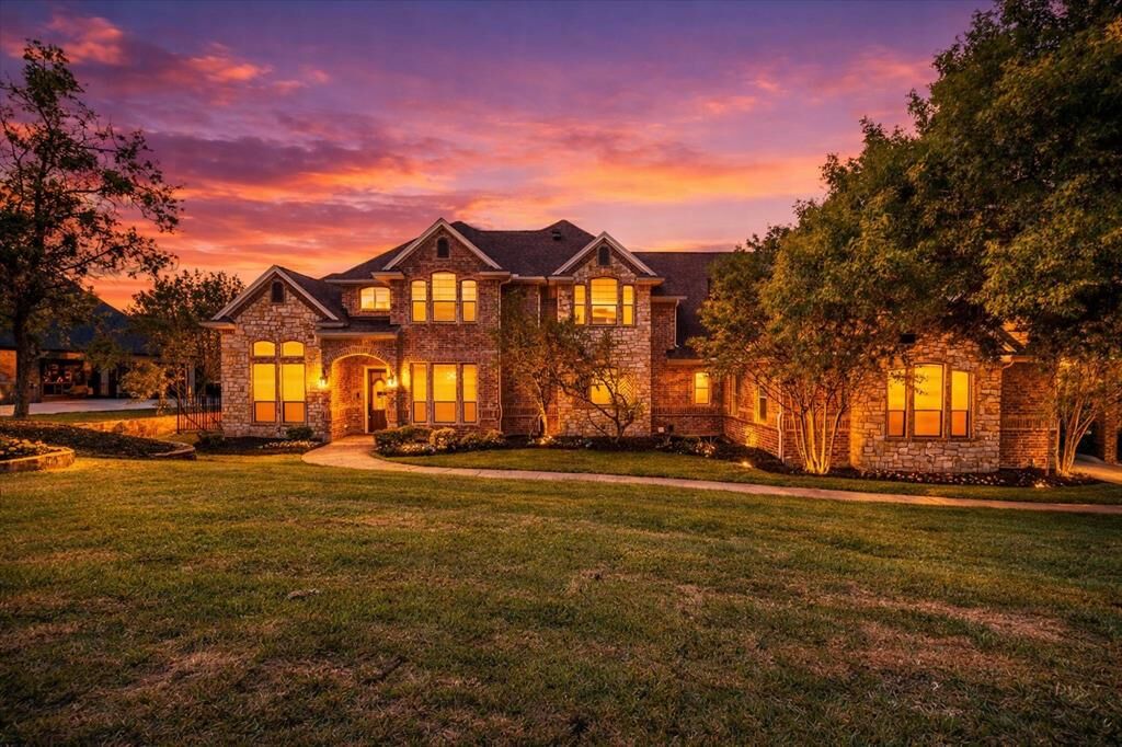 Property Photo:  153 Crest Canyon Drive  TX 76108 