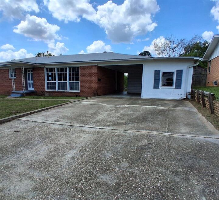 Property Photo: 910 Success Street TX 75644