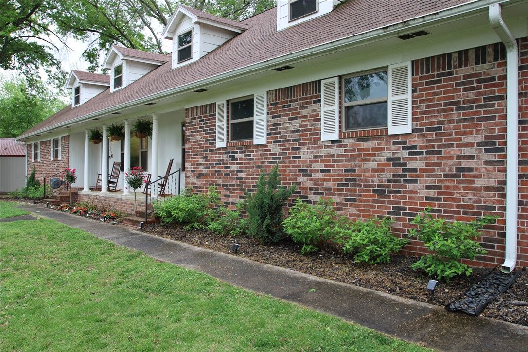 Property Photo: 701 E Pleasant Vw AR 72756