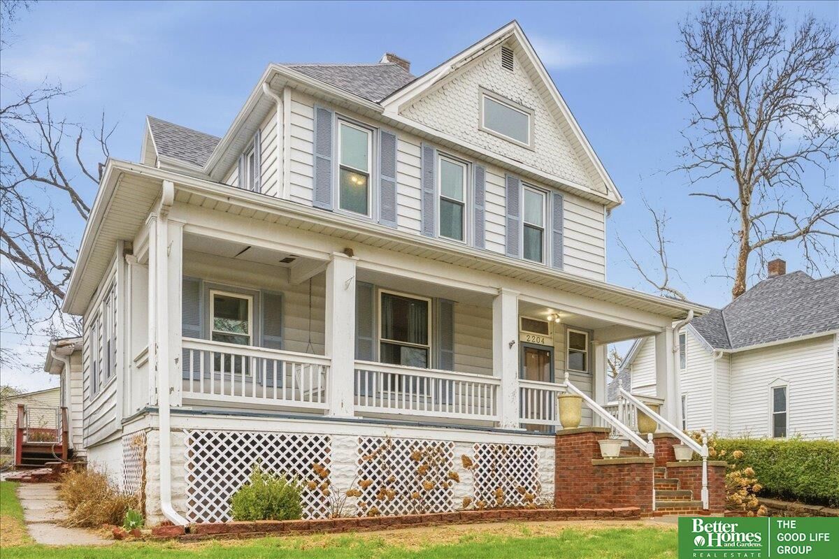 Property Photo: 2204 N 48 Street NE 68104