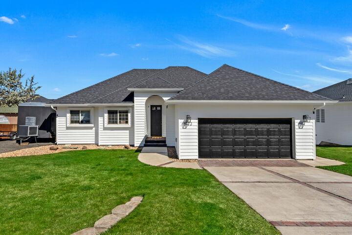 Property Photo:  3773 SW Timber Avenue  OR 97756 