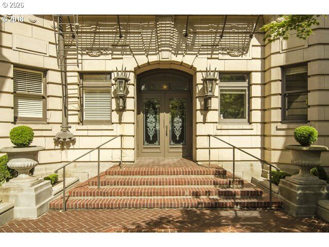 Property Photo:  2141 NW Davis St 303  OR 97210 