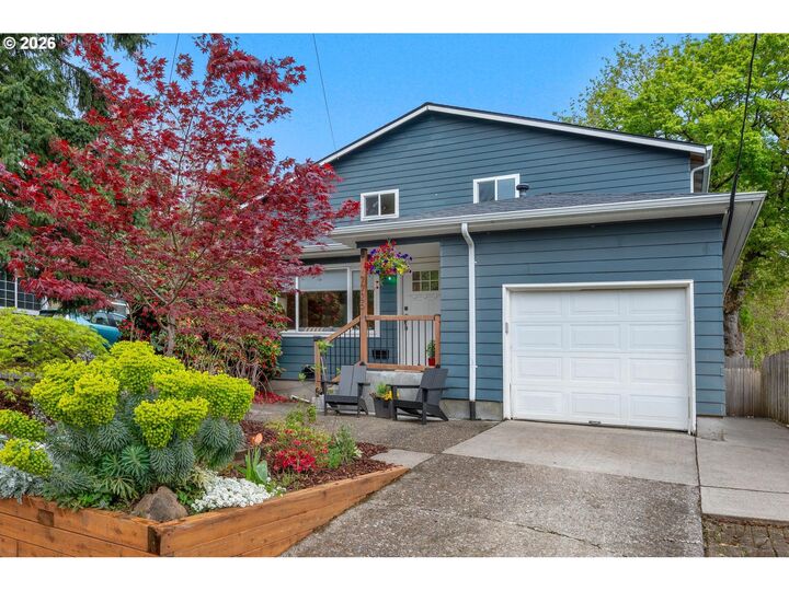 Property Photo:  7725 SE Market St  OR 97215 