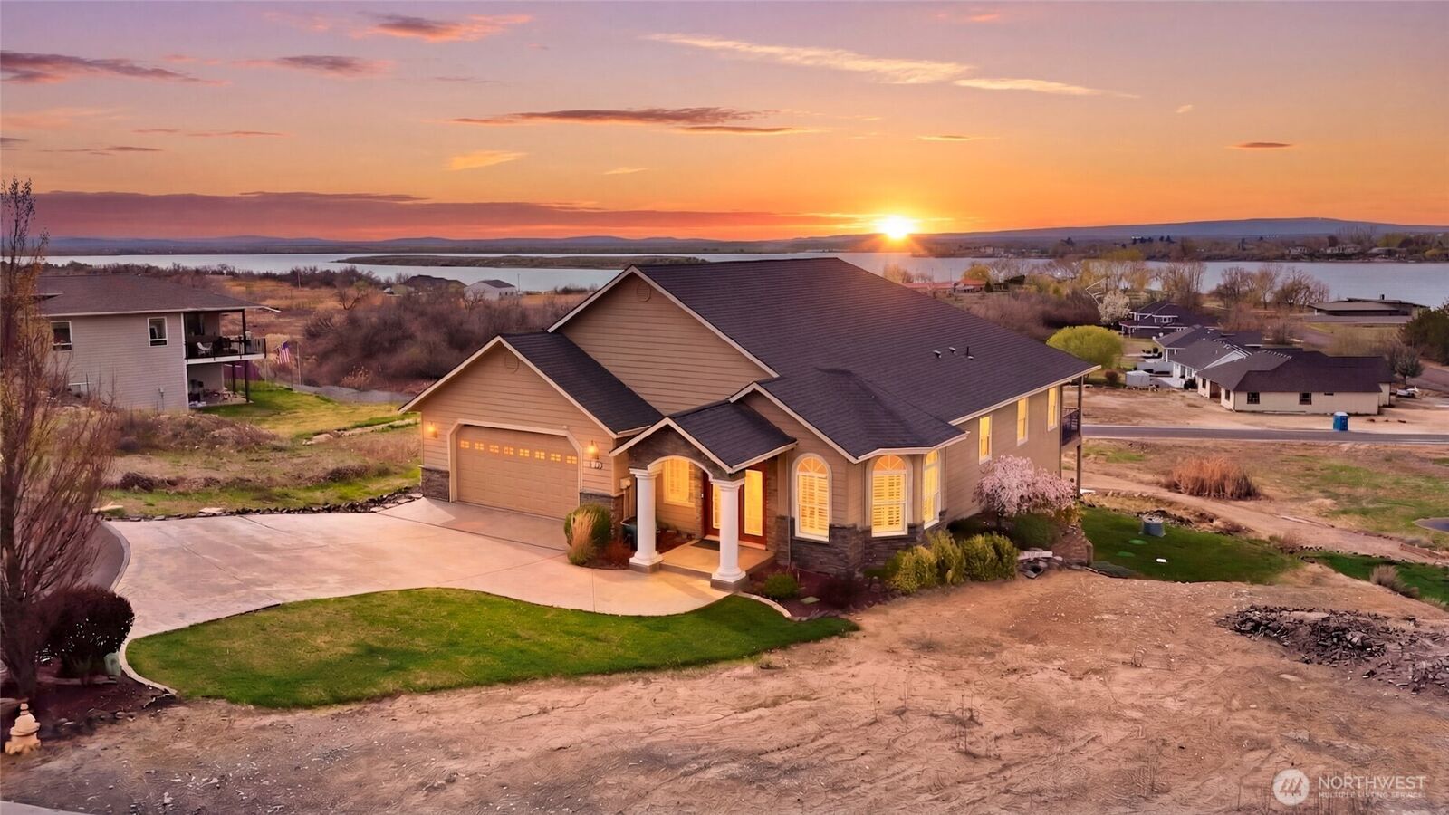 Property Photo:  228 SE Pelican  WA 98837 