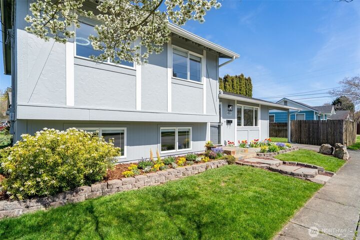 Property Photo:  721 W 4th Street  WA 98531 