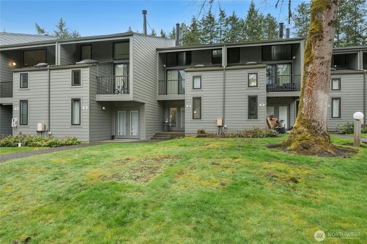 Property Photo:  6440  139th Place NE 12  WA 98052 
