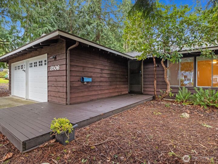 Property Photo:  8506  192nd Street SW  WA 98026 