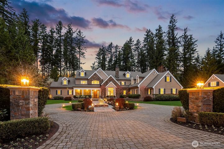 Property Photo:  2045  250th Place NE  WA 98074 