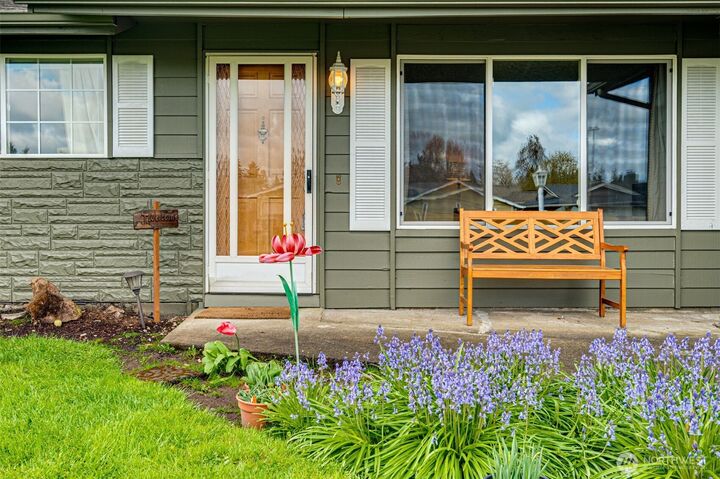 Property Photo:  107 NW 102nd Street  WA 98685 