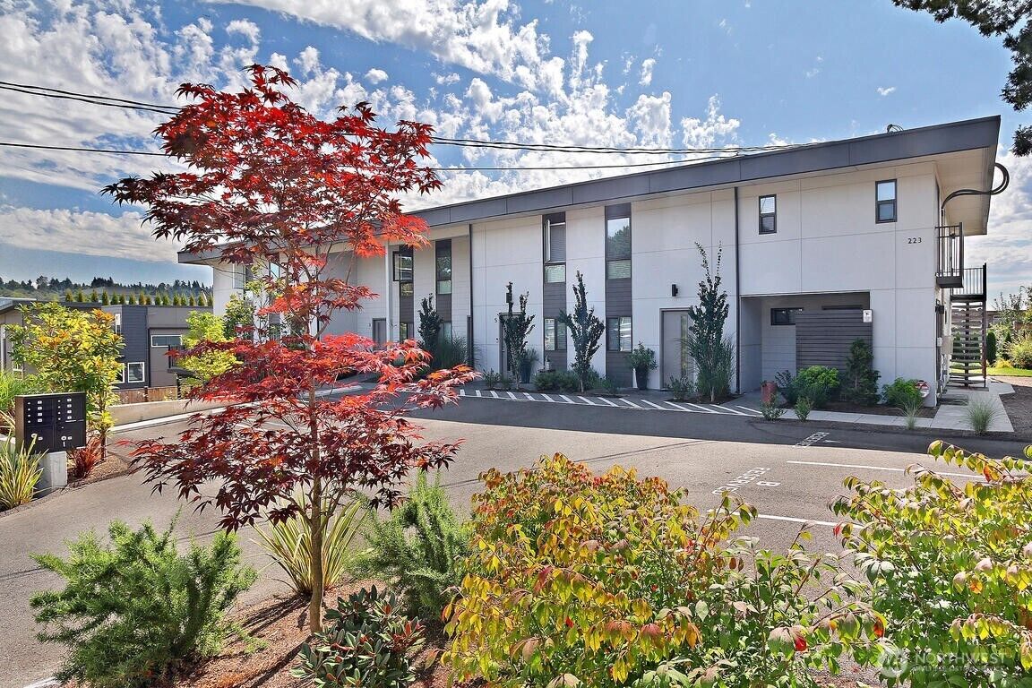 Property Photo:  223  5th Avenue 1  WA 98033 