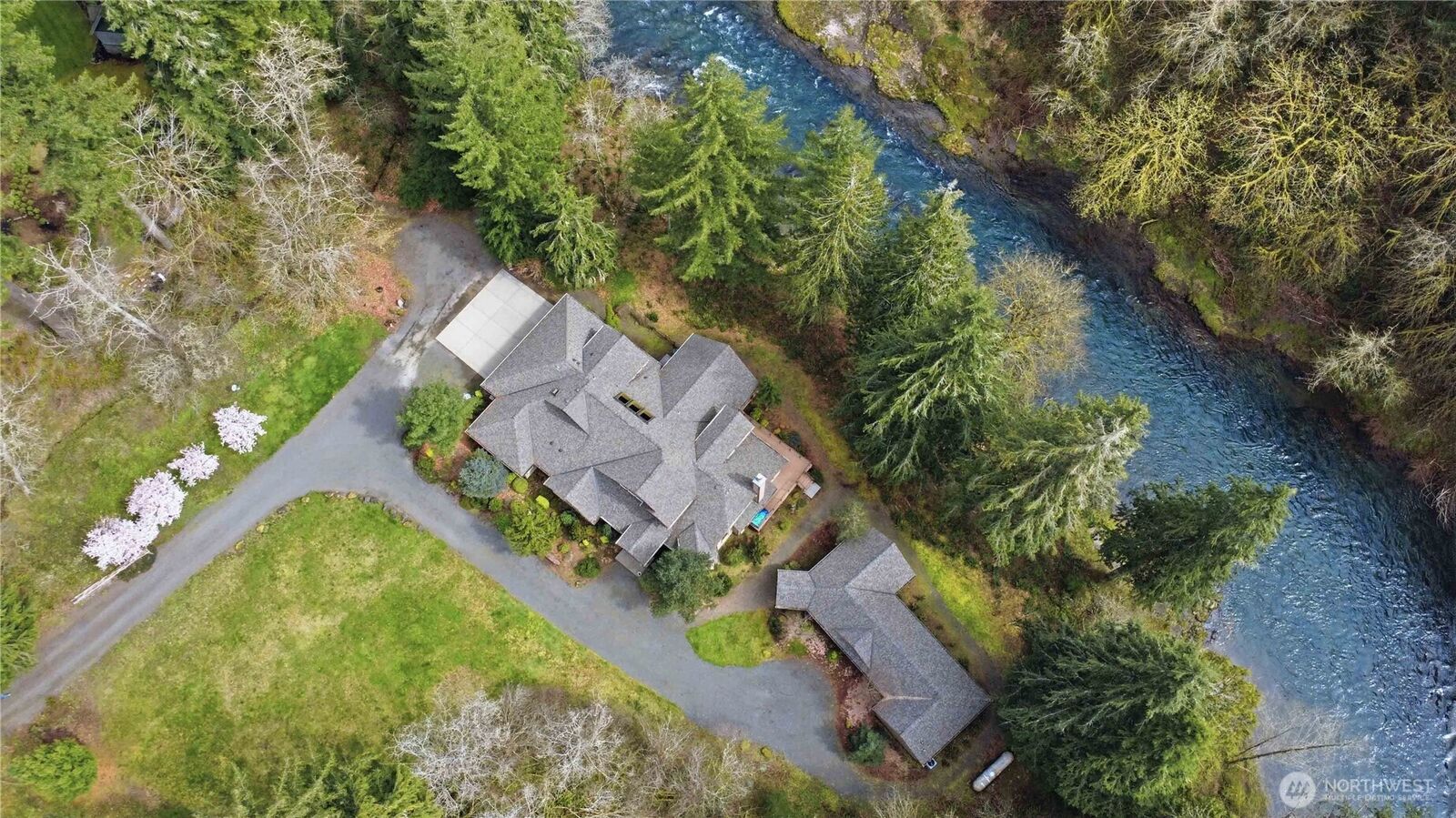 Property Photo:  125  Royal Coachman Lane  WA 98625 