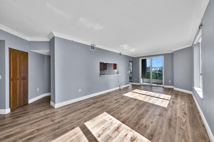 Property Photo:  2880 NE 14th St Causeway 413  FL 33062 