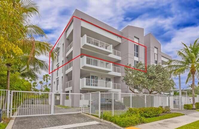 Property Photo:  51 SE 19th Avenue 401  FL 33441 