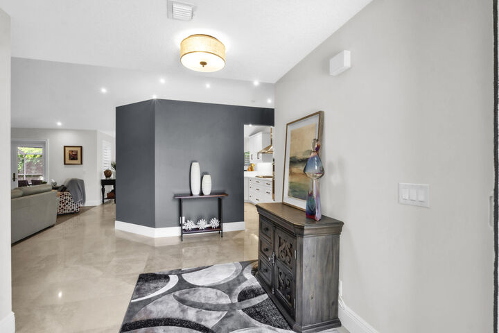 Property Photo:  2751 Oak Tree Lane  FL 33309 