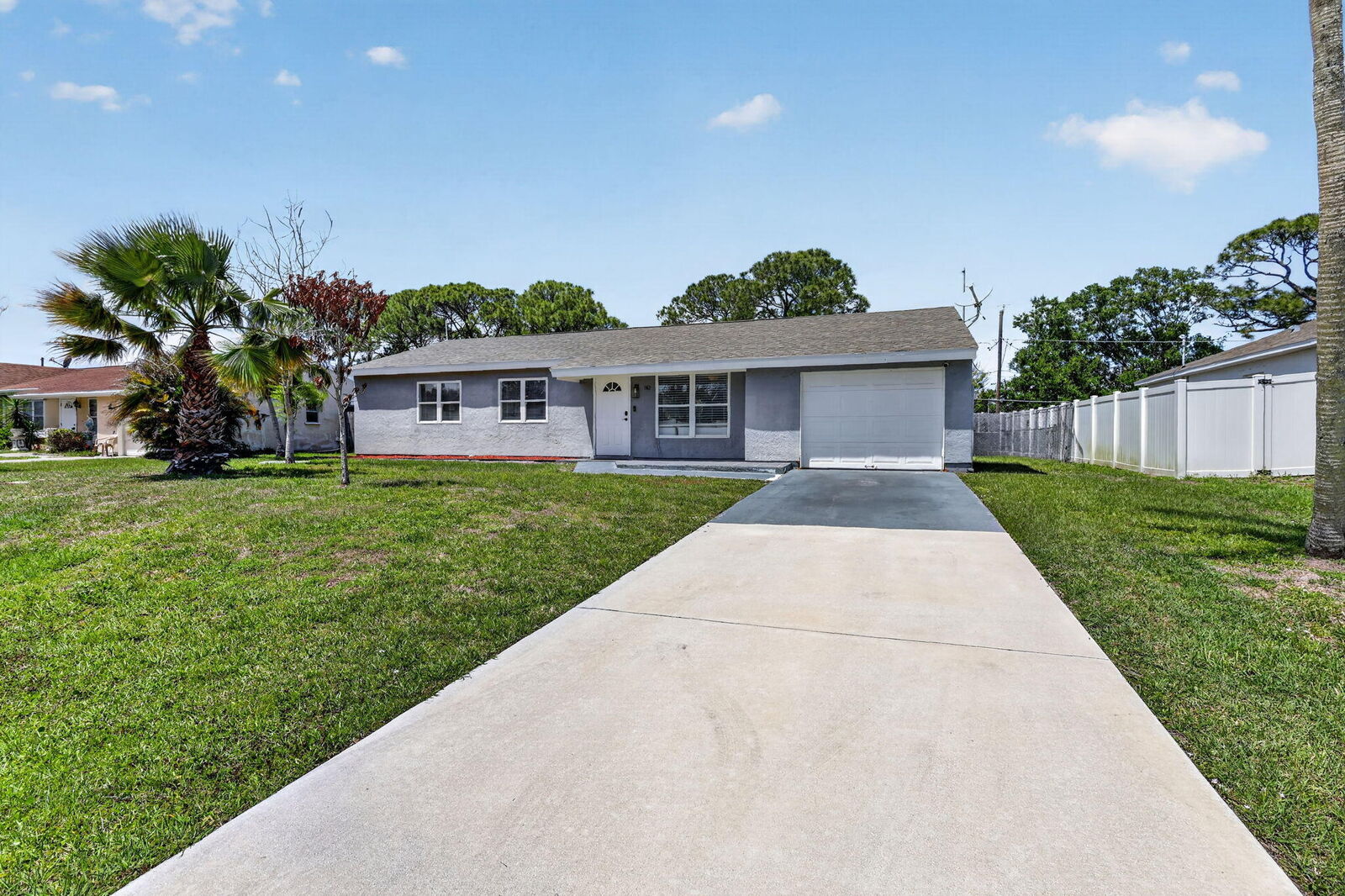 Property Photo:  161 SW Dalva Avenue  FL 34984 
