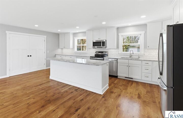 Property Photo:  409 SE 4th Avenue  MN 56065 