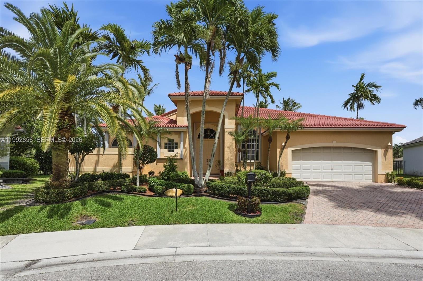 Property Photo:  3038 Lakewood Dr  FL 33332 
