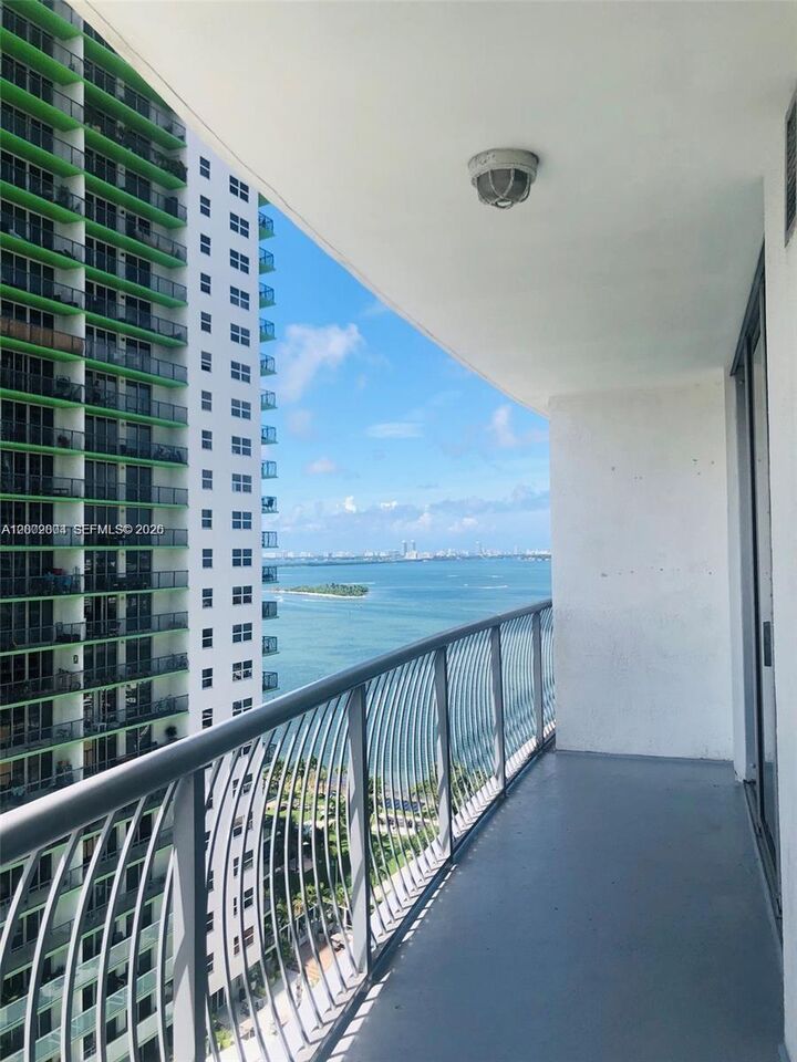 Property Photo:  1750 N Bayshore Dr 2109  FL 33132 