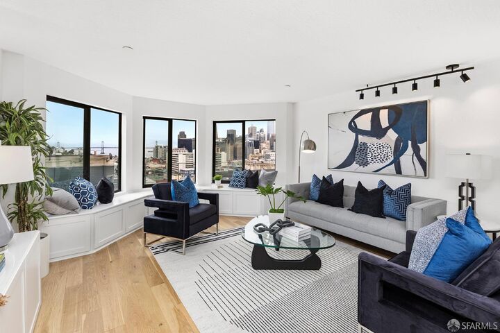 Property Photo:  2 Fallon Place 11  CA 94133 