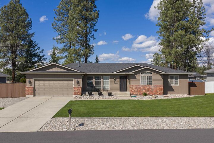 Property Photo:  3807 E Tanager Ln  WA 99021-8319 