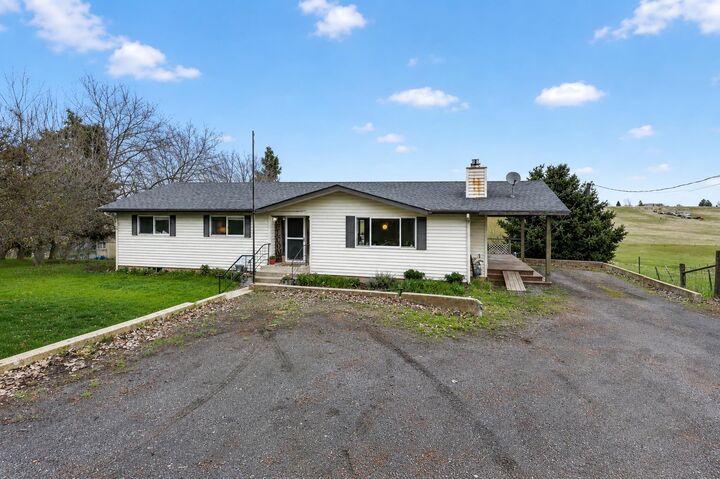 Property Photo: 27164 N Gunning Rd WA 99122
