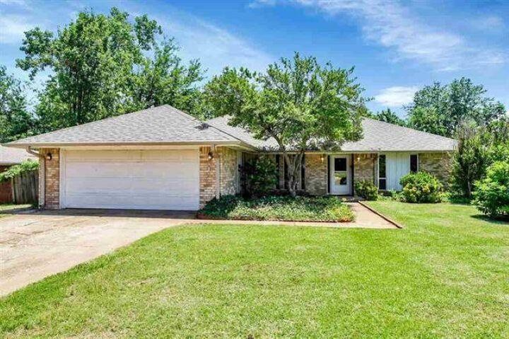 Property Photo:  705 N Dryden Circle  OK 74075 