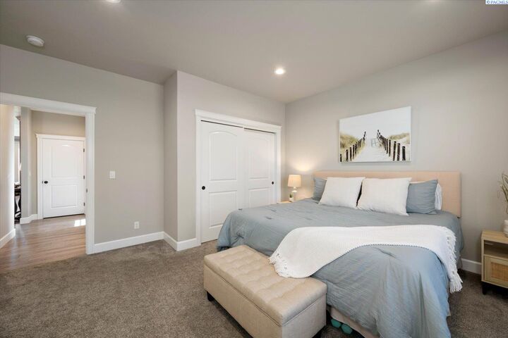 Property Photo:  5746 W 40th Avenue  WA 99338 