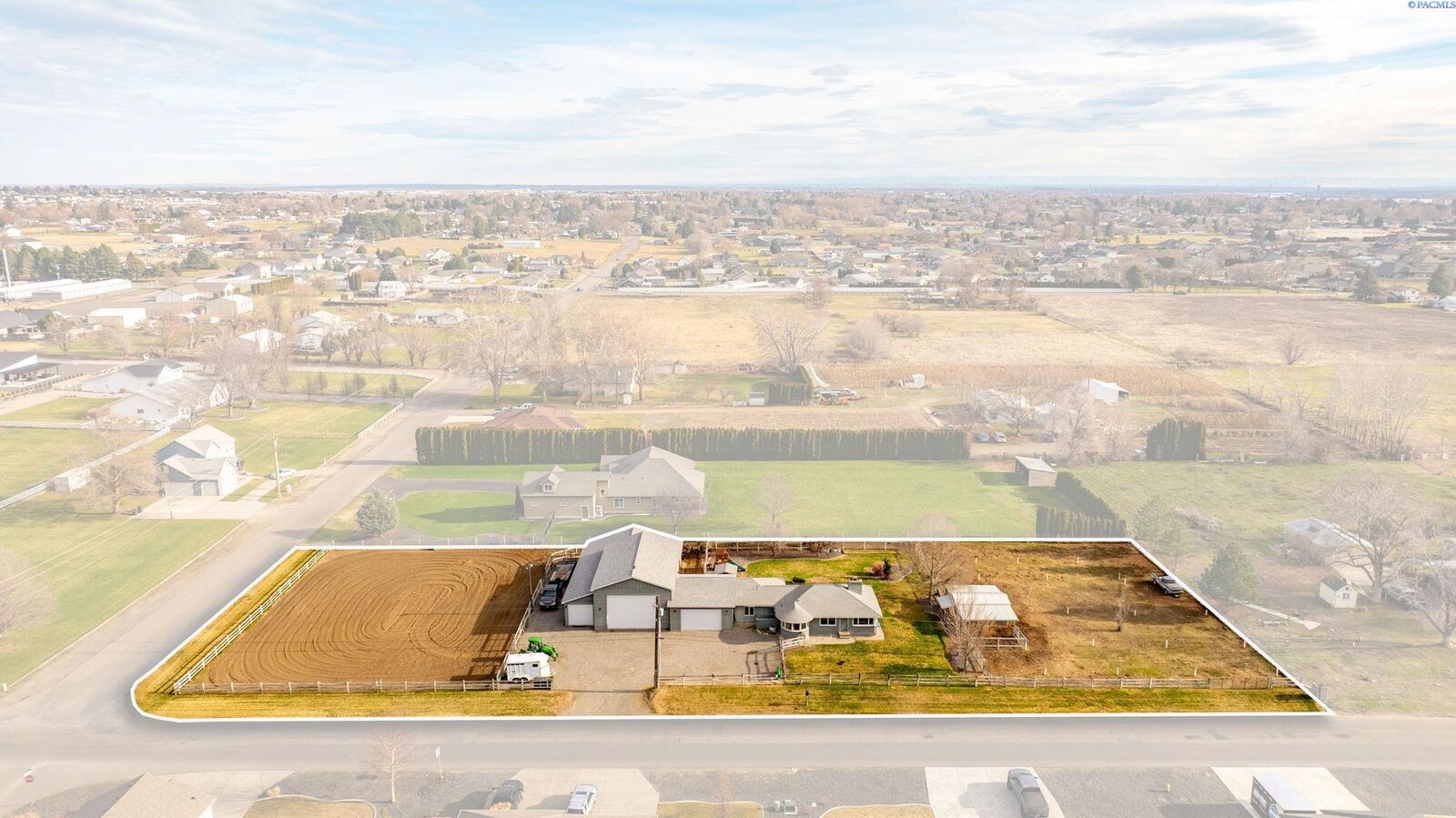 Property Photo:  2205 Rd 72  WA 99301 