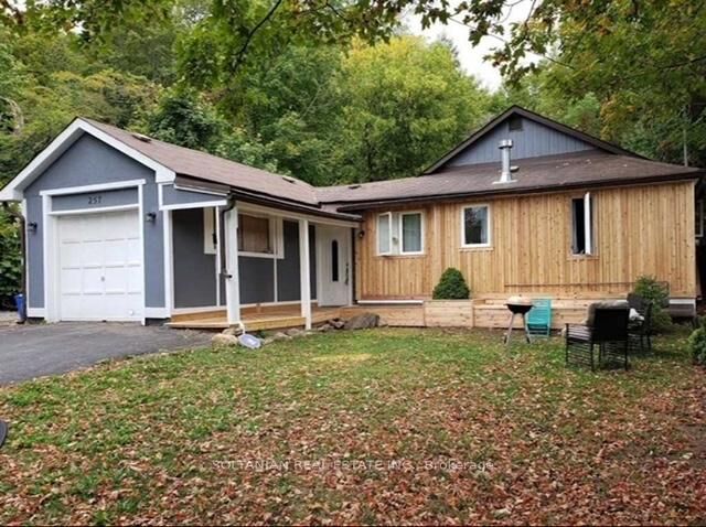 Property Photo: 257 Parkwood Avenue ON L4P 2X2