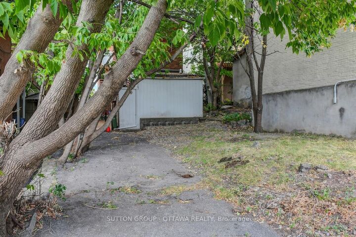 Property Photo:  133 Eccles Street  ON K1R 6S7 
