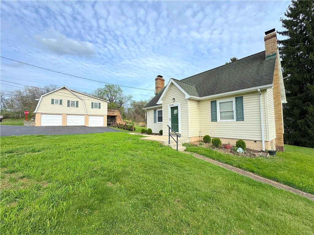 Property Photo:  7 W Pine Street  PA 15626 