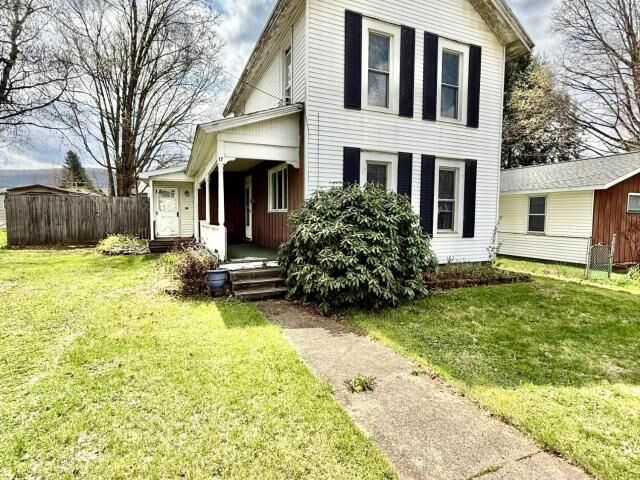 Property Photo:  17 Vine Street  PA 16365 