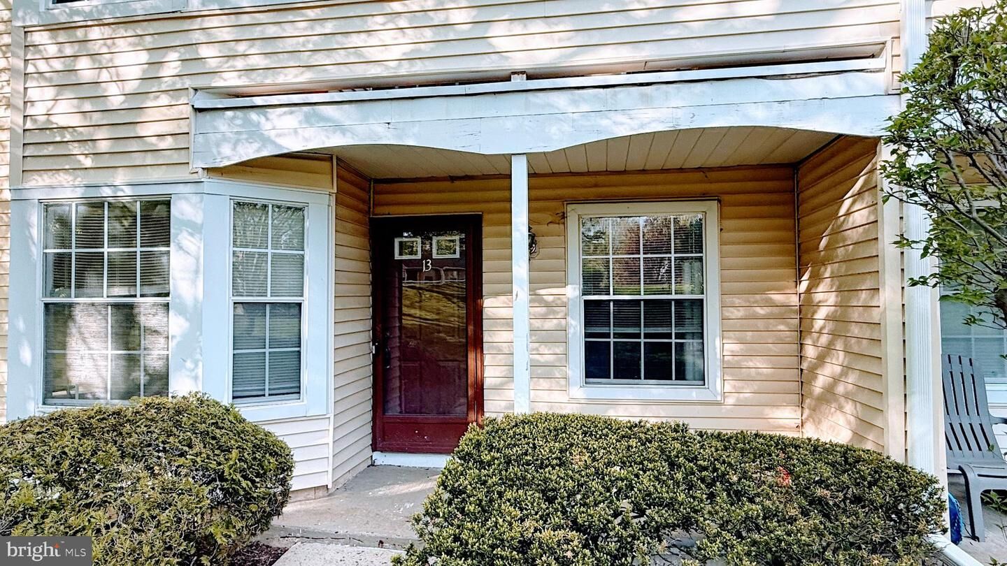 Property Photo:  13 Powell Court  NJ 08520 