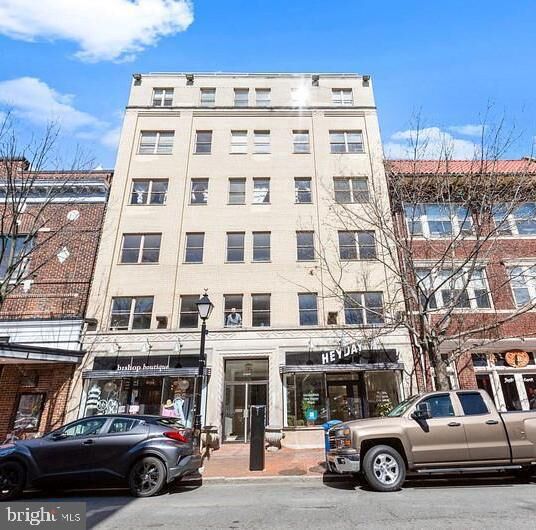 Property Photo:  815 King Street 6A  VA 22314 