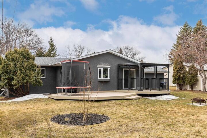 Property Photo:  553 Reimer Avenue  MB R5G 0H6 