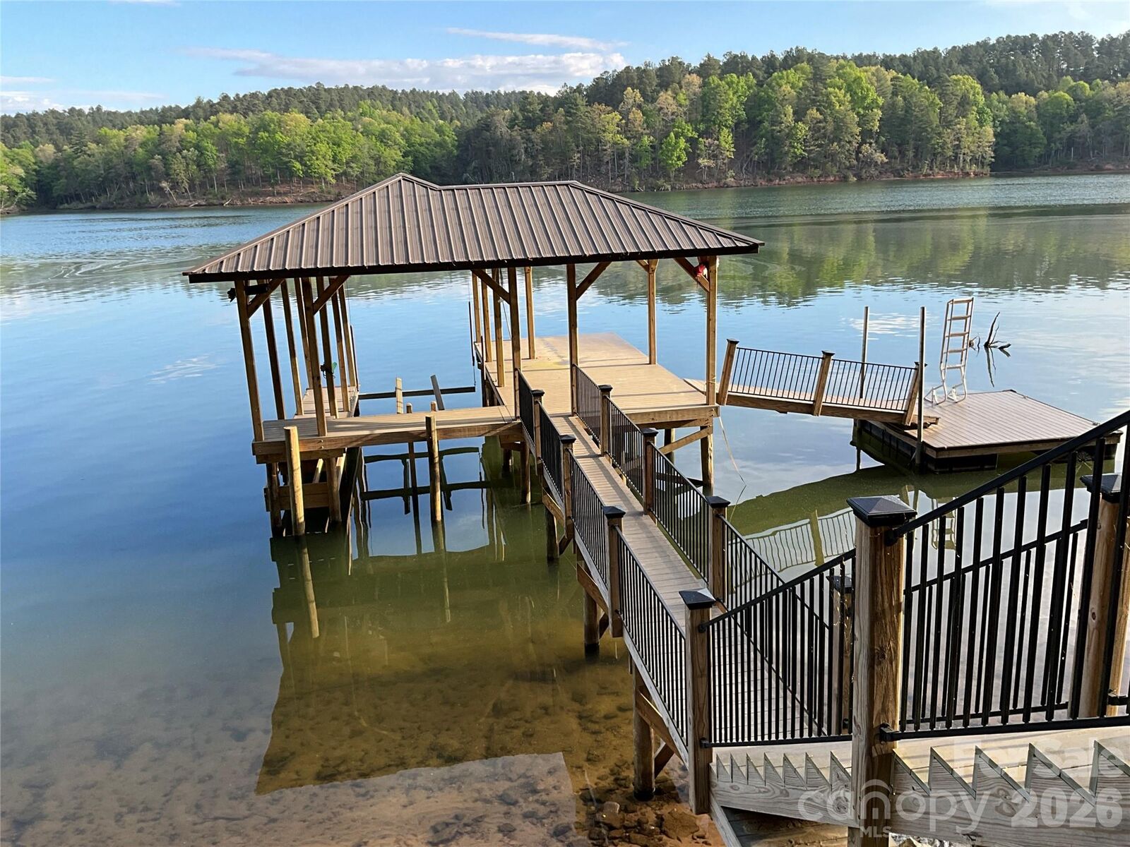 Property Photo: 105 Beacon Ridge Drive NC 28612