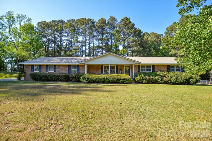 Property Photo:  97 Robin Road  NC 28170 