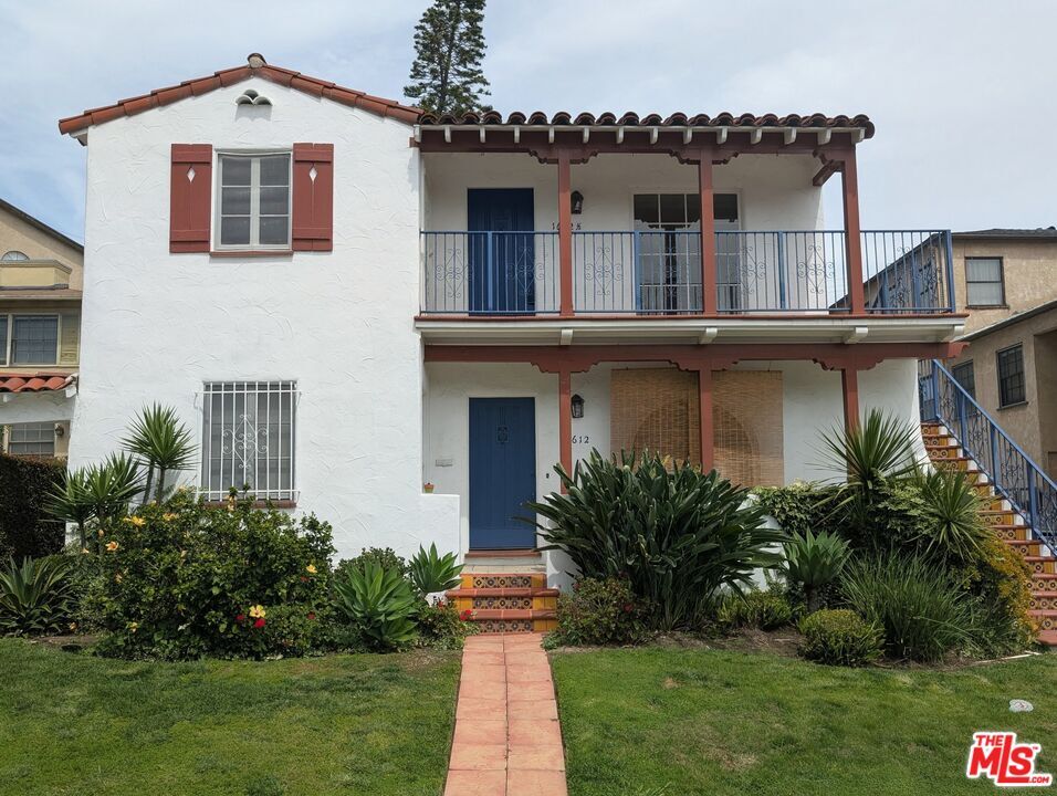 Property Photo:  1612 1/2 Glendon Ave  CA 90024 