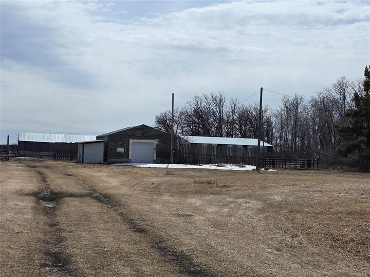 Property Photo:  40108 46 N Gauthier Road  MB R0G 1Z0 
