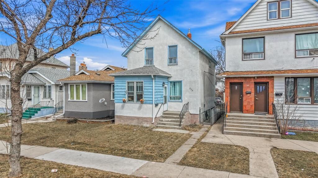 Property Photo:  323 Cathedral Avenue  MB R2W 0X6 