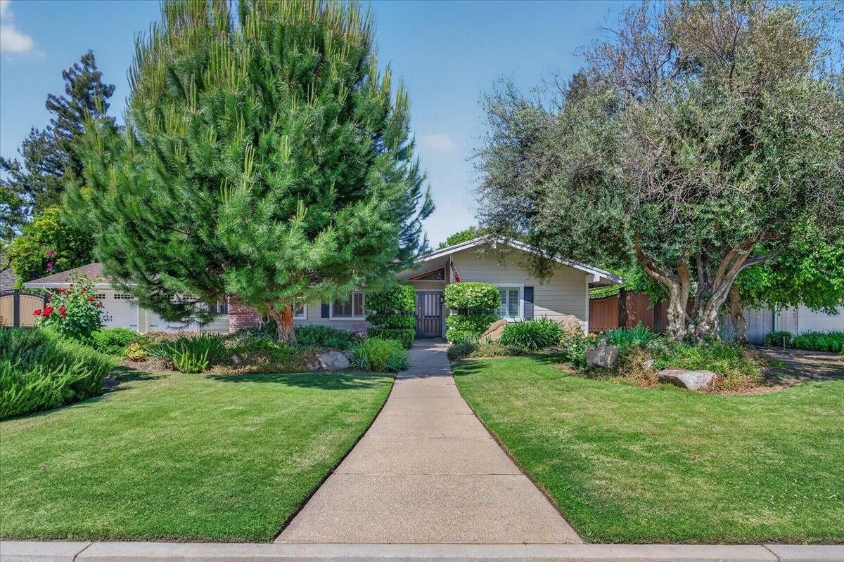 Property Photo:  3132 W Alluvial Avenue  CA 93711 