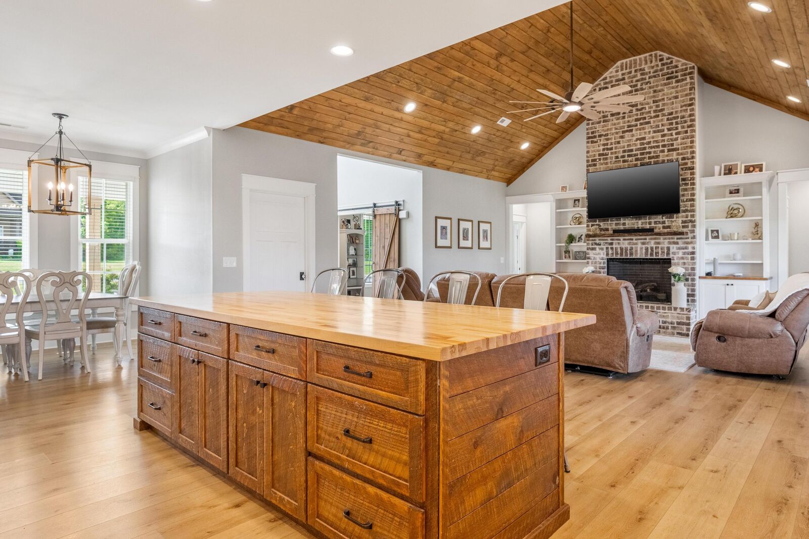 Property Photo:  206 Rochelle Circle NE  TN 37310 