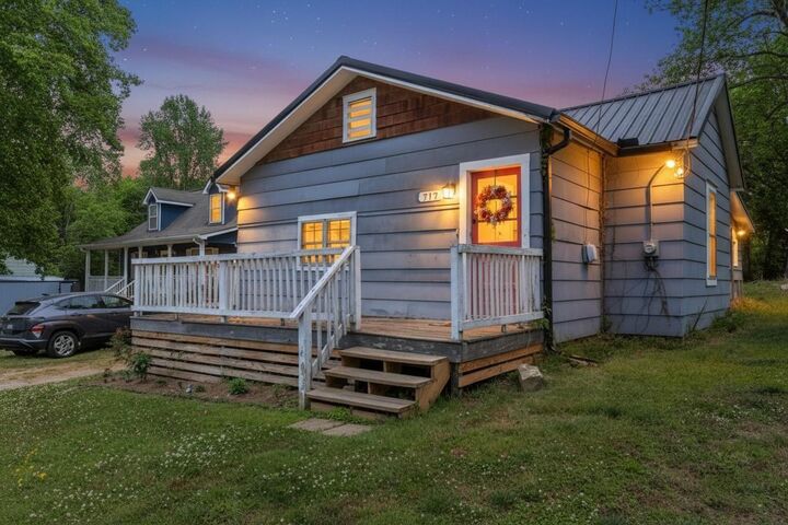 Property Photo: 717 W 12th Street GA 30707