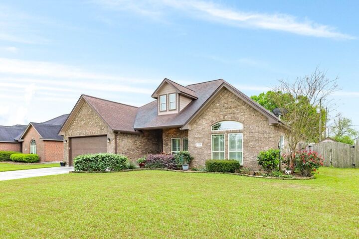 Property Photo: 1008 S Belle Drive TX 77515