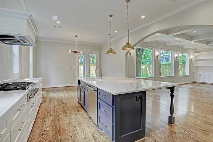 Property Photo:  818 Lamonte Lane  TX 77018 