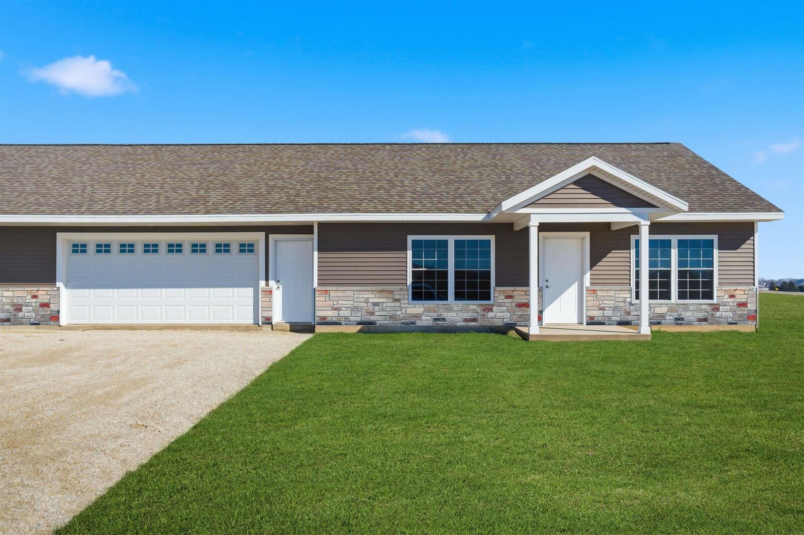 Property Photo:  1301 Max Drive  IA 52057 