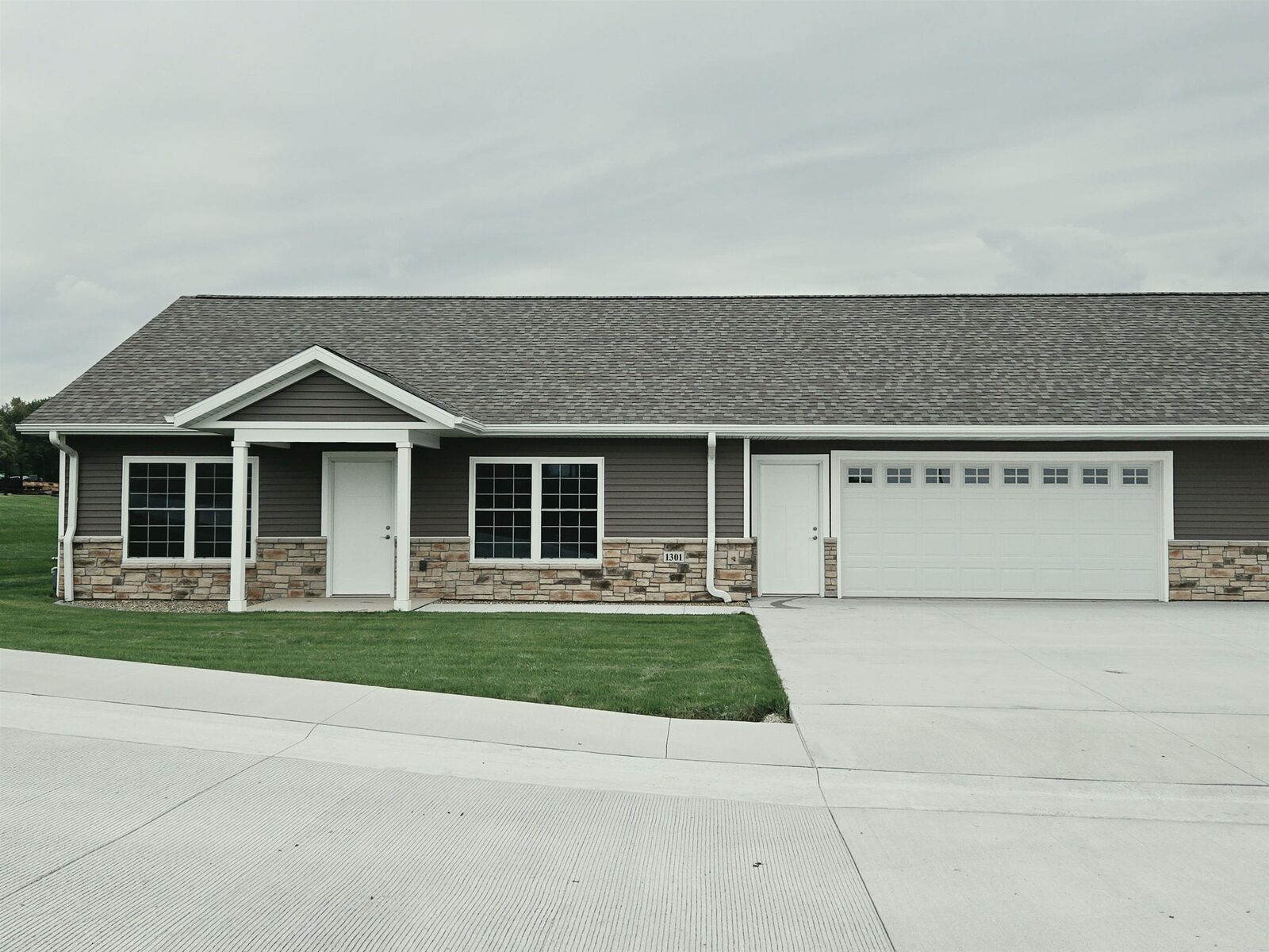 Property Photo:  1301 Max Drive  IA 52057 